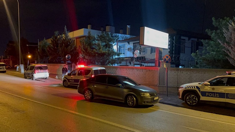 Taciz şüphelisini bıçaklayarak öldürdü