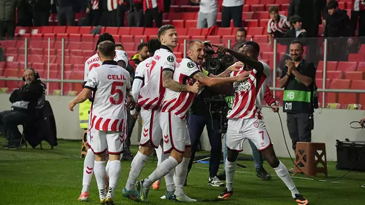Samsunspor'dan tarihi galibiyet
