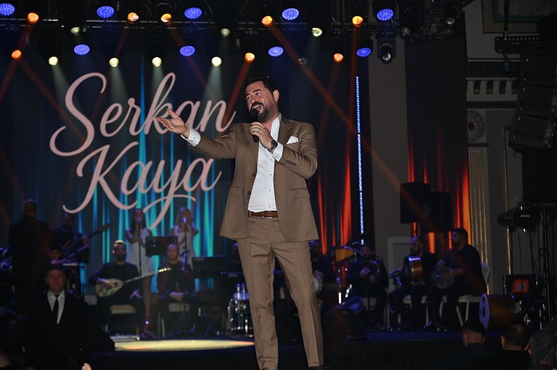 Ünlü sanatçı özel jetle geldi