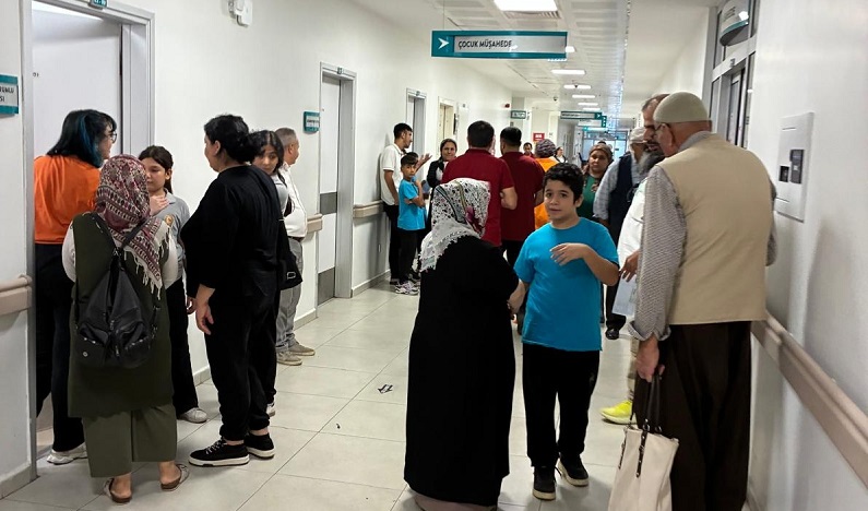 Öğrenciler gıda zehirlenmesi şüphesiyle hastaneye kaldırıldı