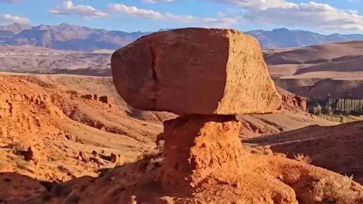 'Kızıl kayalar' dronla görüntülendi