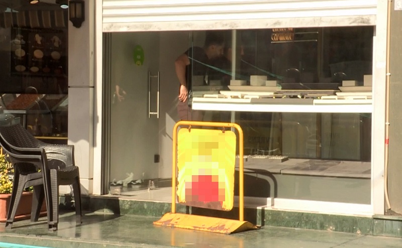 Kameraları boyayıp 4 kilo altın çaldılar
