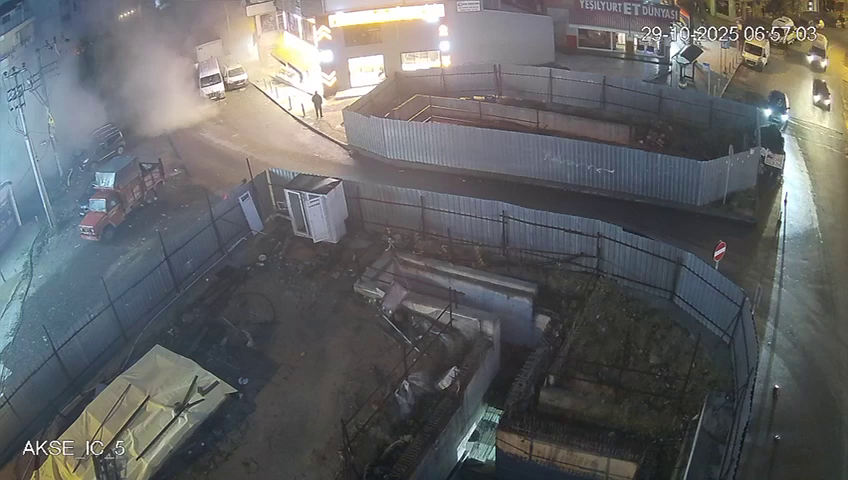 Binanın yıkılma anı güvenlik kamerasında