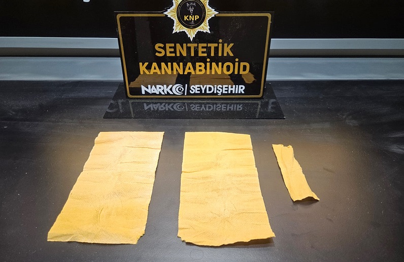 Yolcunun üzerinden uyuşturucu çıktı