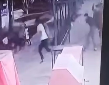 Parkta tartıştıkları 3 lise öğrencisini bıçakladılar