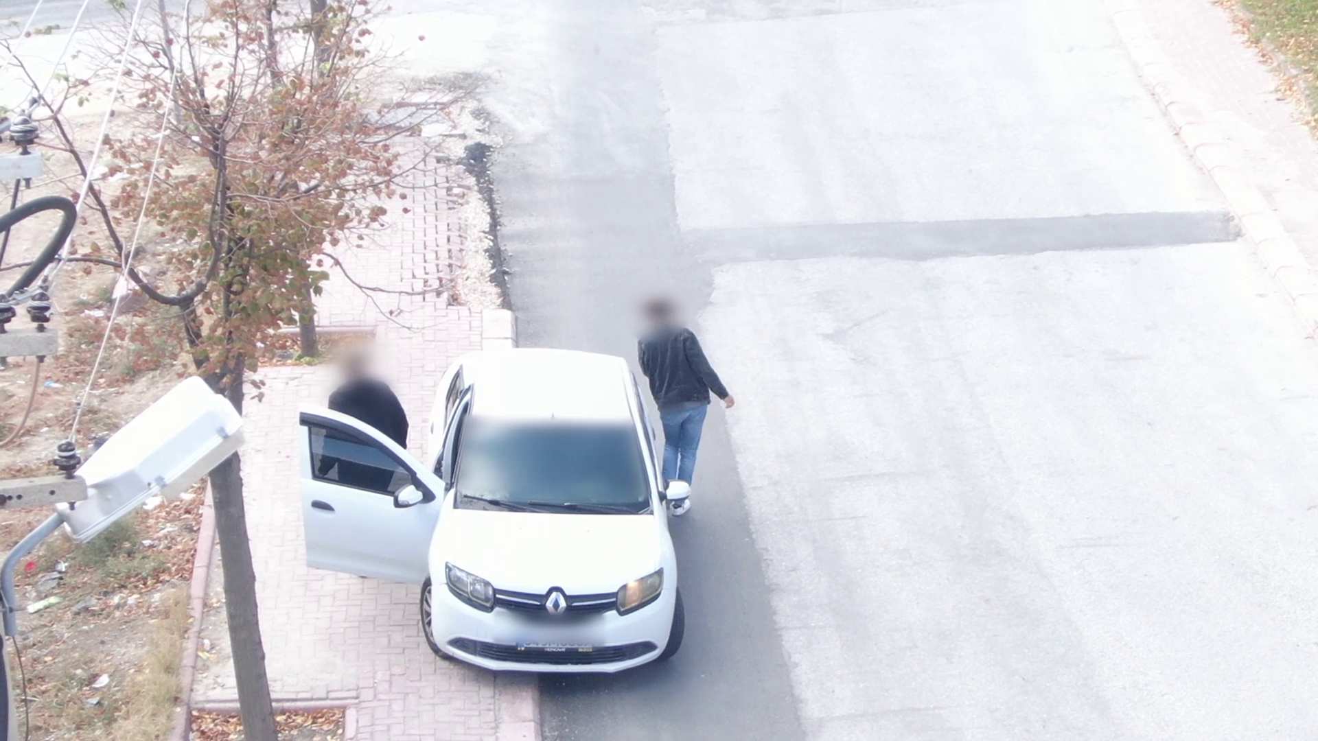 Sürücü değiştirirken drona yakalandılar!