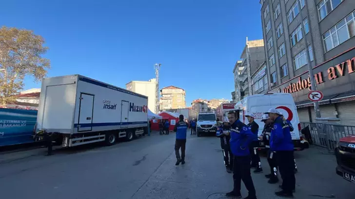 Yıkılan binanın yakınındaki binalar tahliye edildi