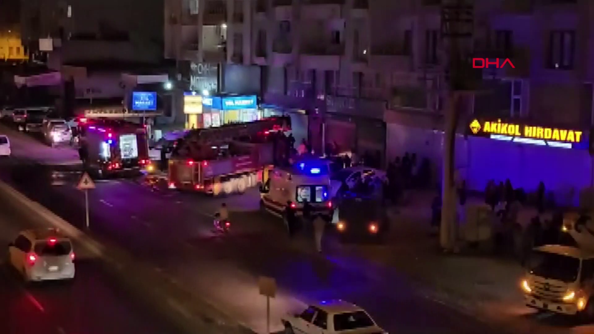 Çakmakla oynarken yangına neden oldular