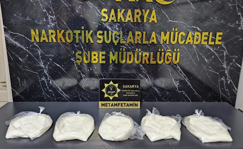 Emekli polisin aracında uyuşturucu ele geçirildi