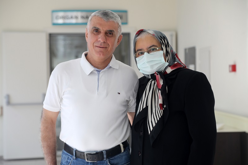 37 yıllık eşinin böbreğiyle yaşama tutundu