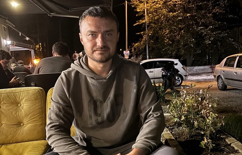 Kahveyi basıp 2 kişiyi öldürdü