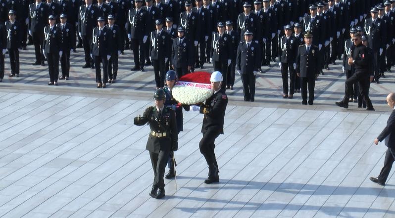Emniyet teşkilatı Anıtkabir'i ziyaret etti
