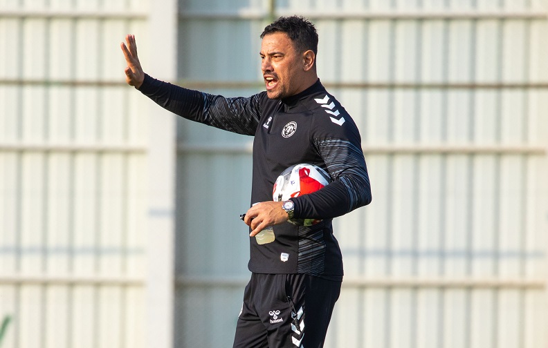 Konyaspor yeni hocasıyla çalışıyor