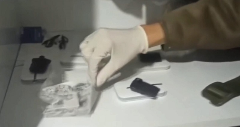 Ehliyet sınavında kopya düzenekleri ile yakalandılar