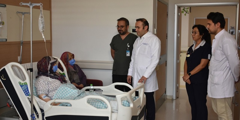 Kardeşleri nakil için sıraya girdi