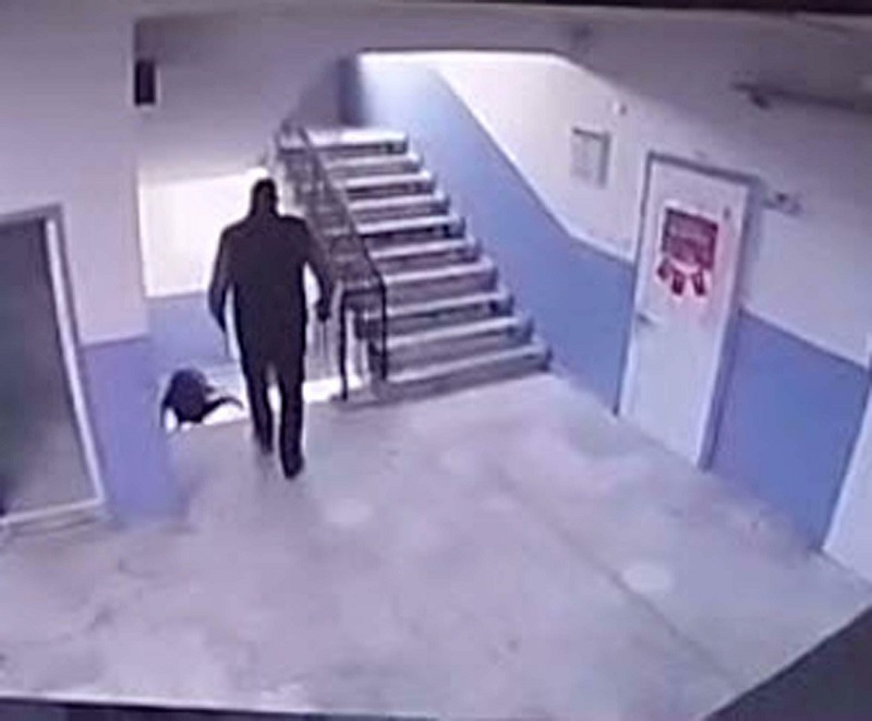 Öğrenciyi merdivenlerden iten müdür gözaltına alındı