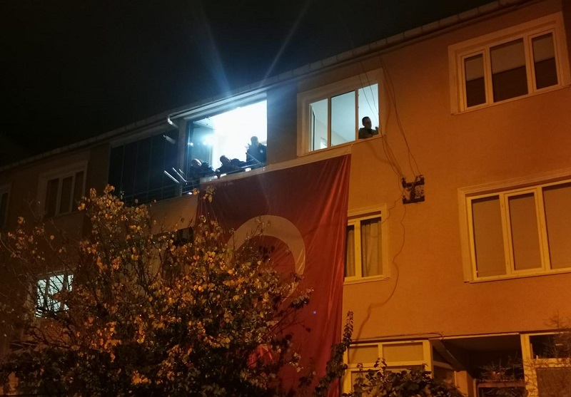 Babasını arayıp "Biz dönüyoruz" demiş