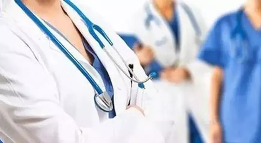 "Türk hekimlerine sahip çıkmalıyız"