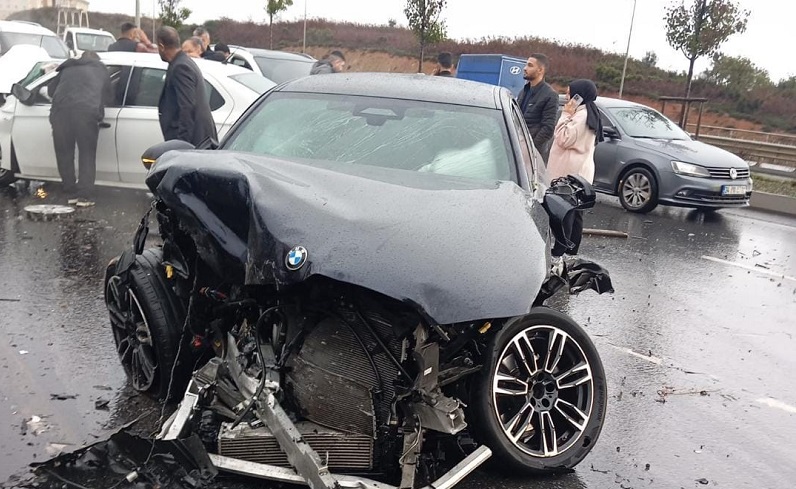 Direksiyon hakimiyetini kaybedip karşı şeride geçti