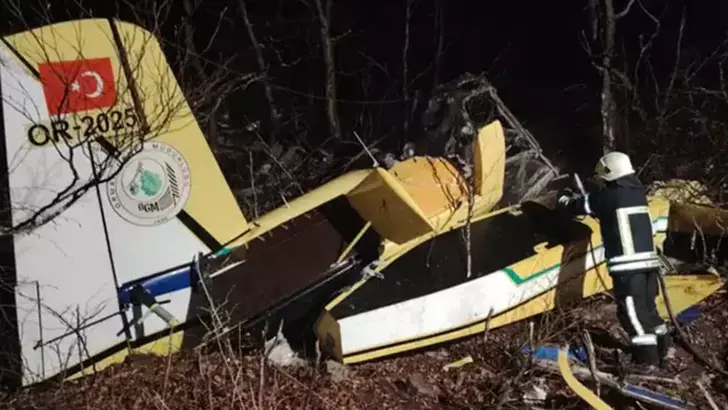 Yangın söndürme uçağı düştü