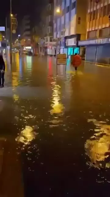 Hatay'da cadde ve sokaklar göle döndü