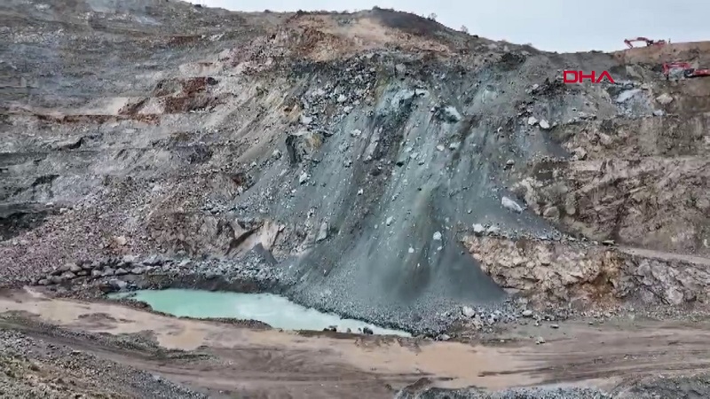 Göçük altında kalan şantiye müdürü aranıyor