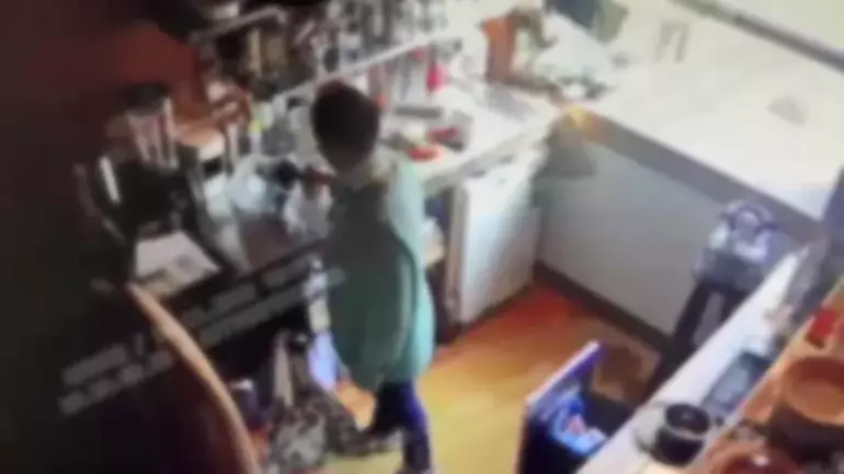 "Şişenin içinde su olduğunu düşündüm"