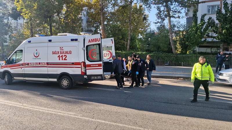 Annesi ve ağabeyini pompalı tüfekle öldürdü