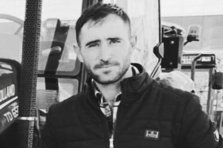 Ekili arazisinden hayvanlarını geçiren çobanı öldürdü