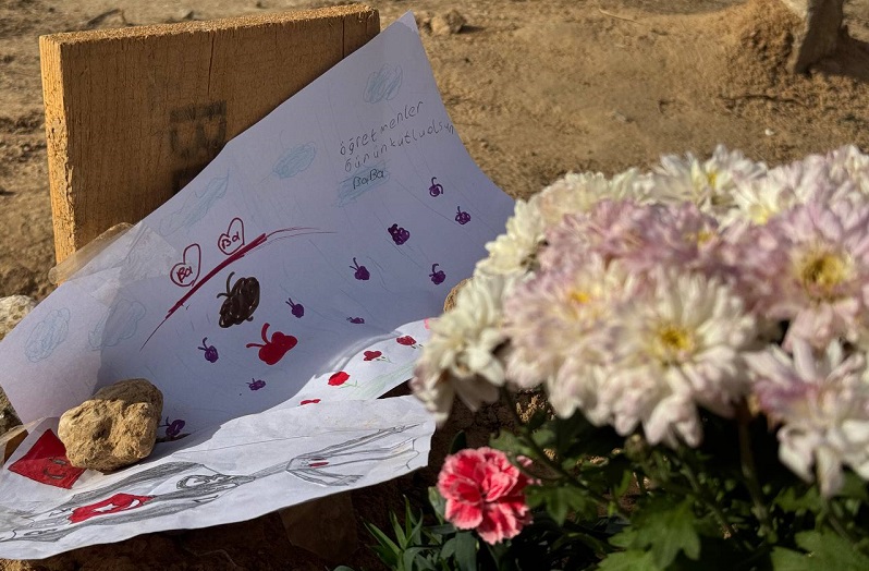 Eşinin 'Öğretmenler Günü'nü böyle kutladı