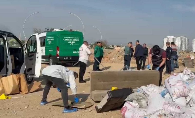 Çekyat içerisinde bıçaklanmış ceset bulundu