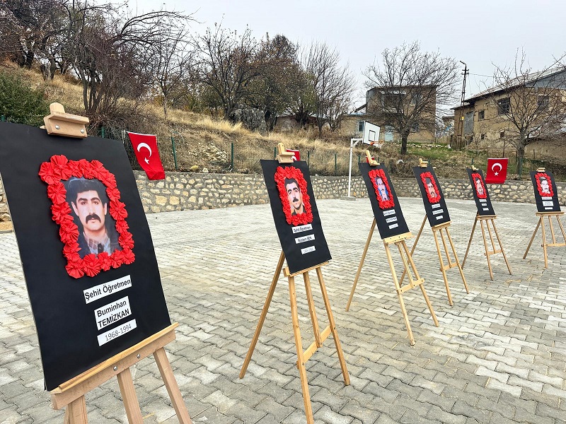 Tunceli'de 6 şehit öğretmen anıldı