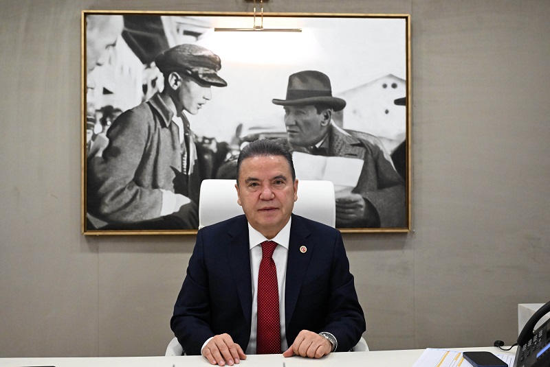 Muhittin Böcek hastaneye kaldırıldı