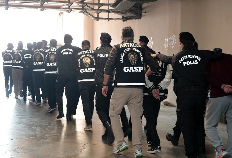 Fahiş hesap tuzağına 16 tutuklama