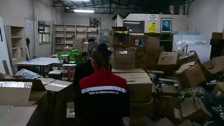 Tarihi geçmiş tonlarca ürün ele geçirildi