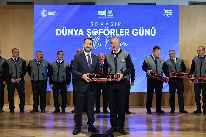 Şoförler plaketle ödüllendirildi