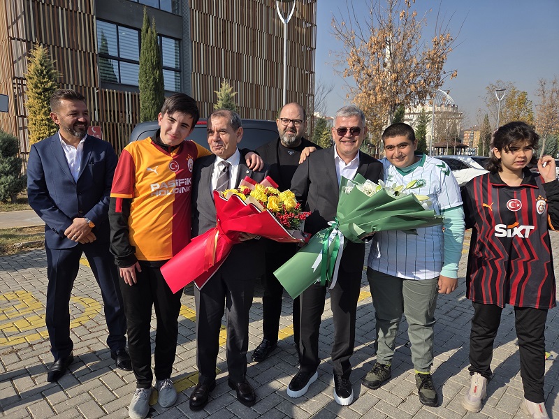 Dursun Özbek SOBE'yi ziyaret etti