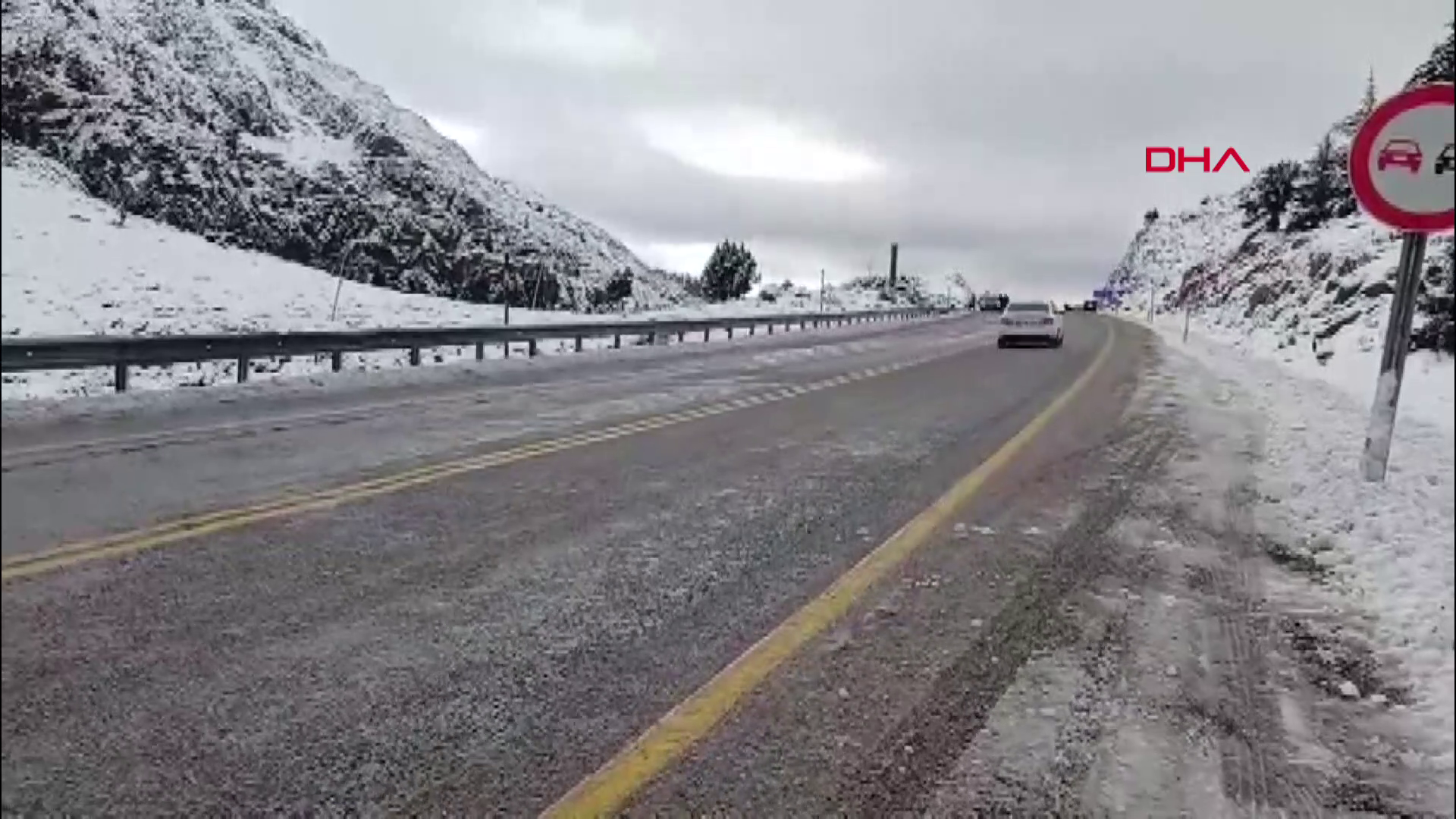 Konya-Antalya yolunda kar yağışı