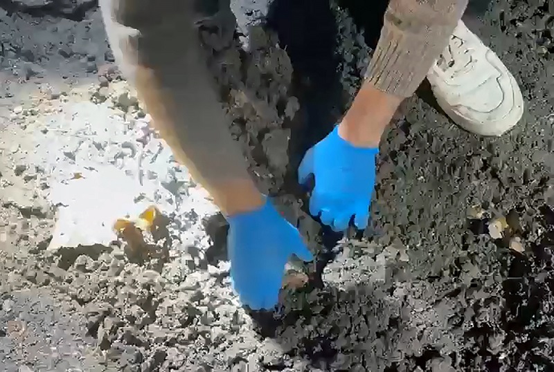 Bahçesinde el bombası ve EYP ele geçirildi