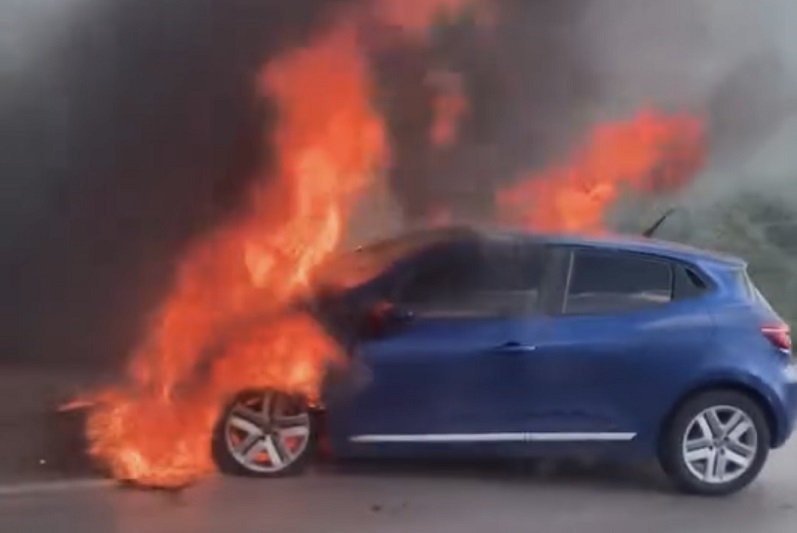 Futbolcu Musaba'nın kullandığı araç alev aldı