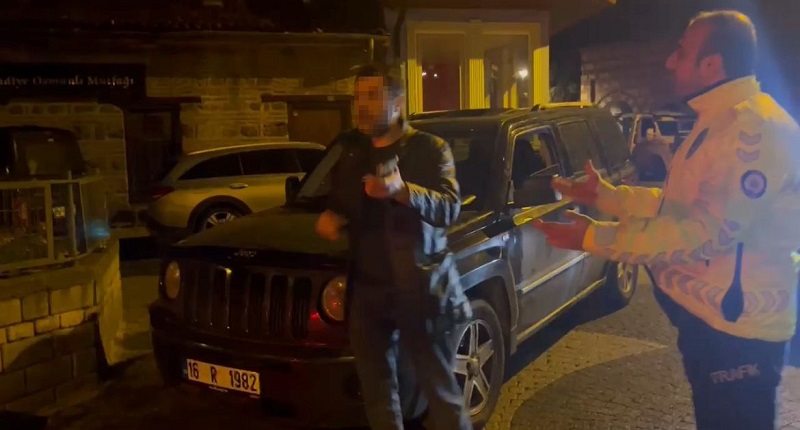 "Bana 50 santimden fazla yaklaşmayın"