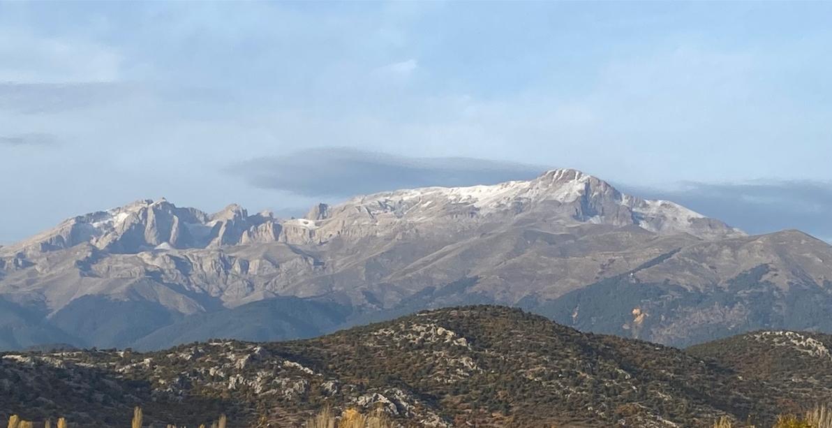 Anamas dağına mevsimin ilk karı yağdı
