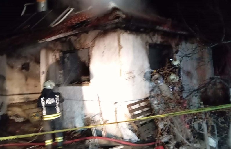 Annesini kurtarmak isterken can verdi