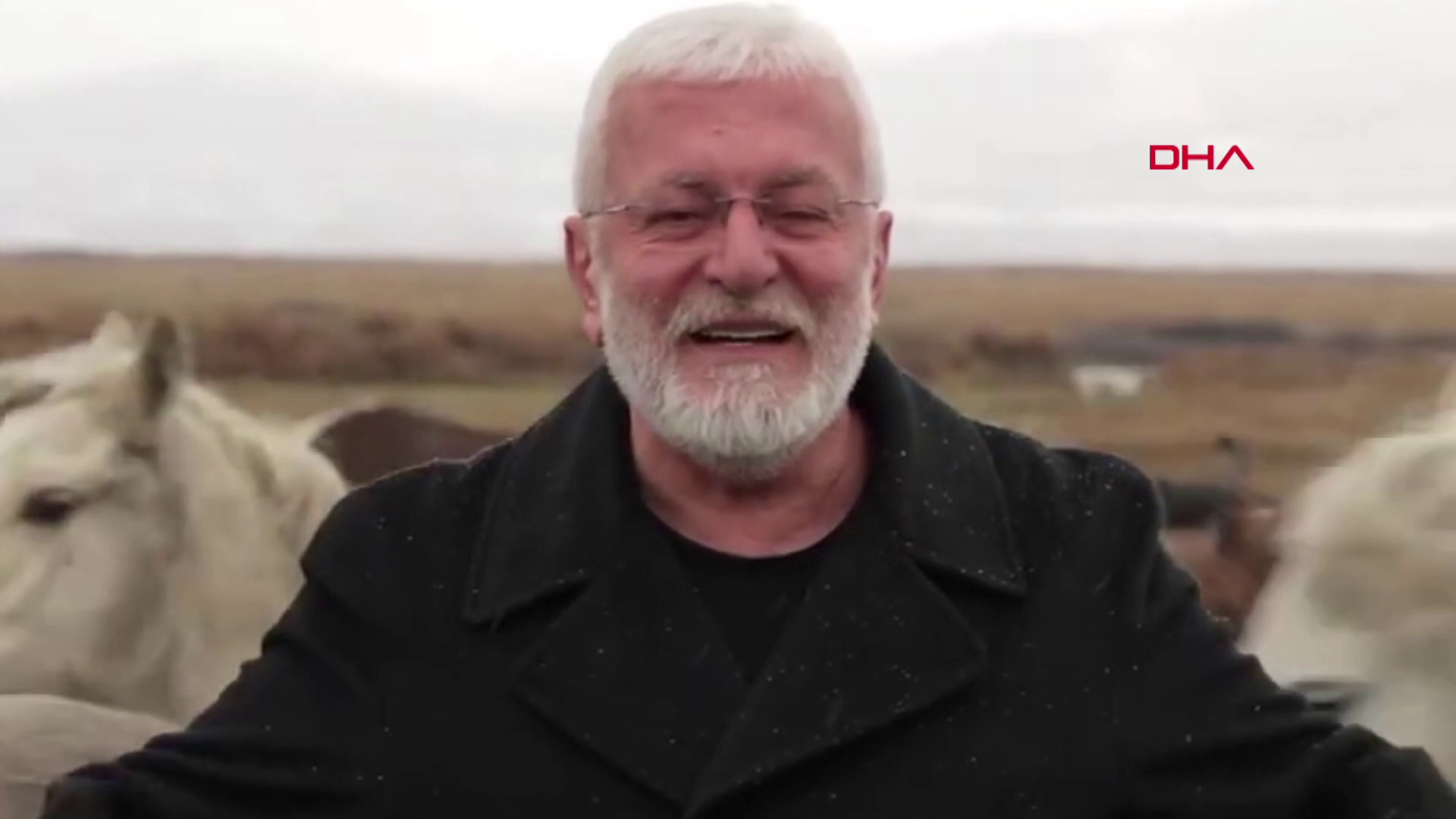 Klip çekimi sırasında at çarptı