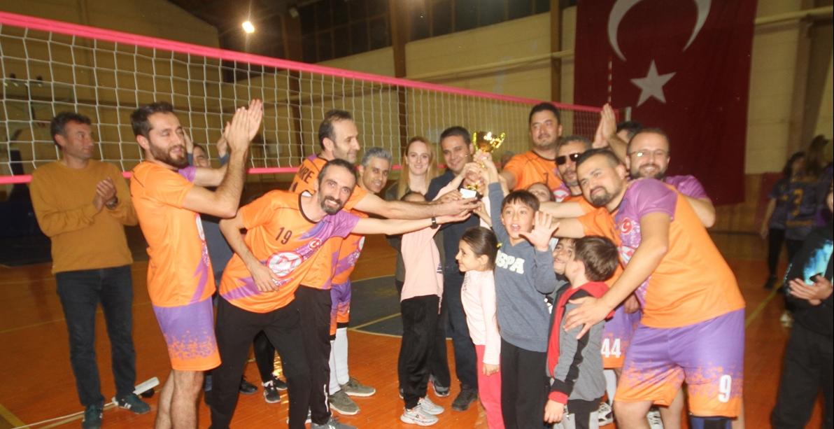 Trafik kazasında hayatını kaybeden öğretmen adına turnuva