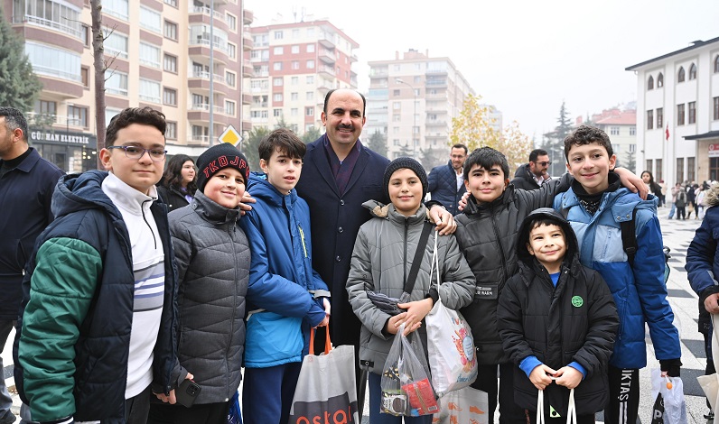 Başkan Altay çocukların heyecanına ortak oldu