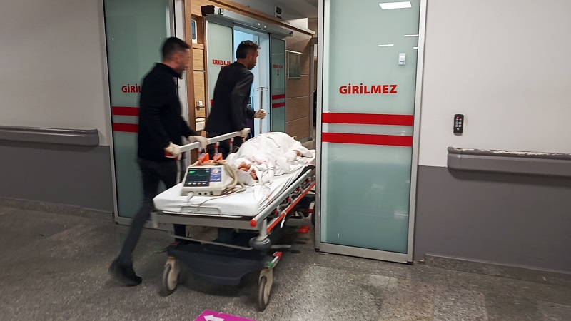 Eve kadar takip edip bıçakladı !