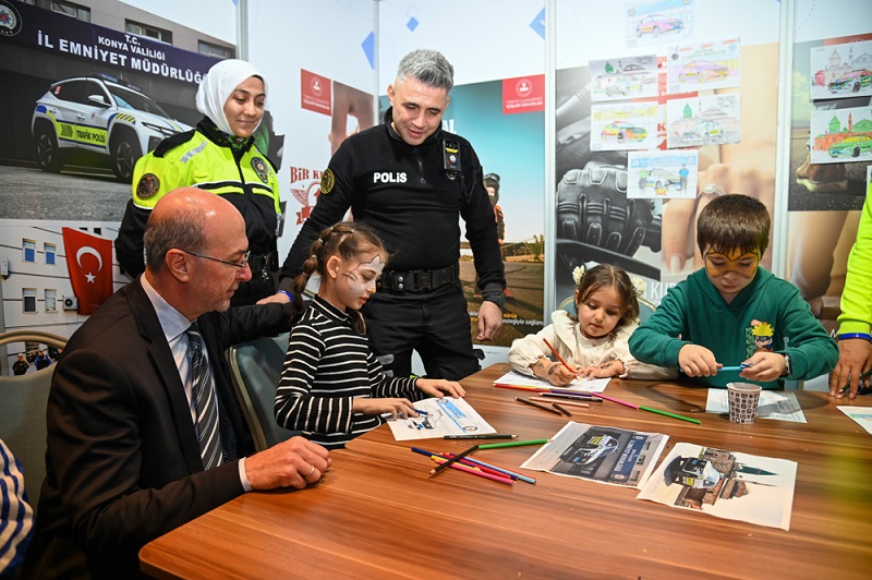 Binlerce çocuk eğlenceye doydu