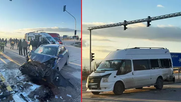 Öğrenci servis minibüsü ile otomobil çarpıştı