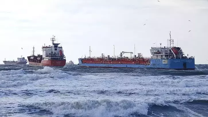 İki tankerden acil durum çağrısı yapıldı